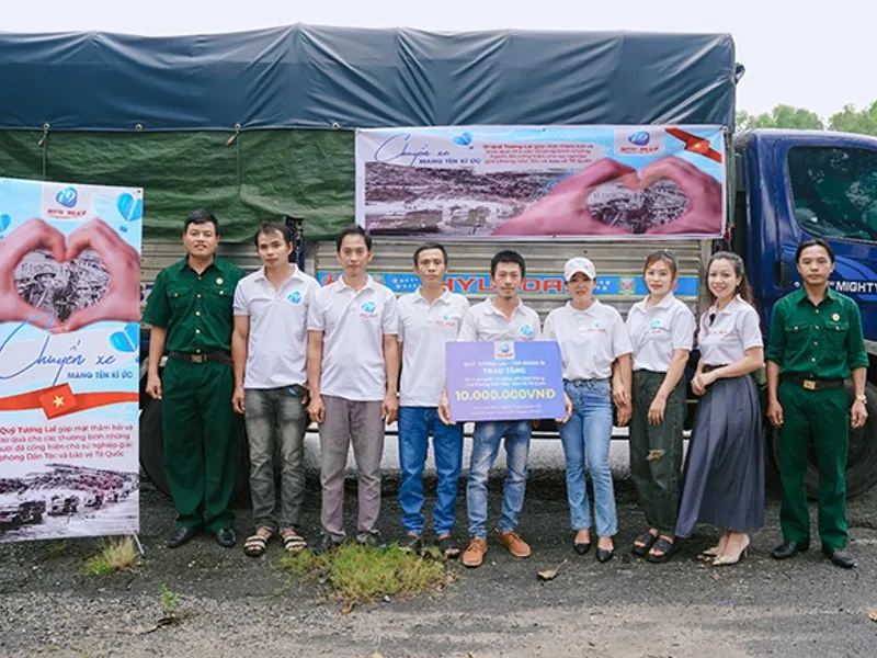 Hình ảnh trung tâm liên hệ hỗ trợ khách hàng của 58vin, với biểu tượng trò chuyện trực tuyến và email để người dùng có thể liên hệ.